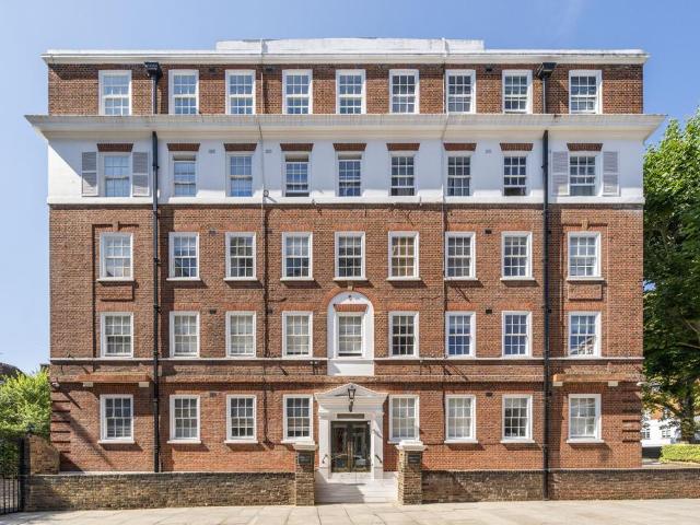 Flat for sale in St. John's Wood, Greater London