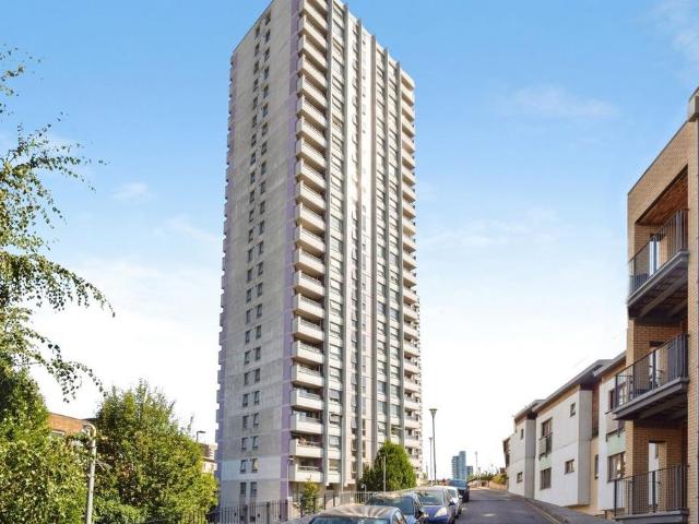 Flat for sale in Bromley-by-Bow, Bow