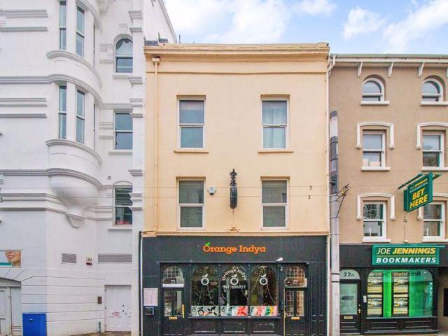 Flat for sale in Douglas, Scotland