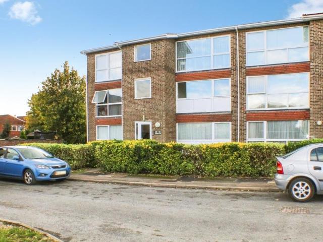 Flat for sale in Broxbourne, Hertfordshire