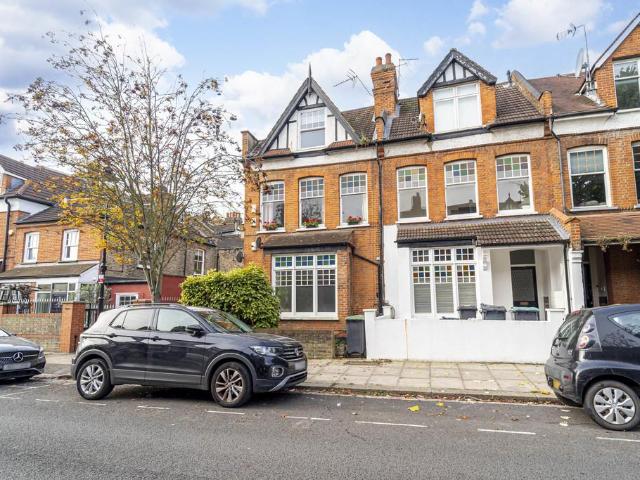 Flat for sale in Hornsey, Greater London