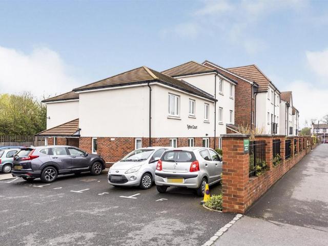 Flat for sale in Collier Row, Greater London