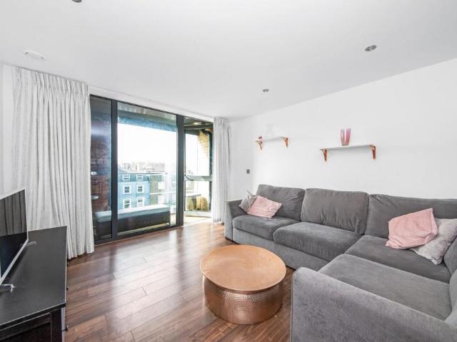 Flat for sale in Peckham, Greater London