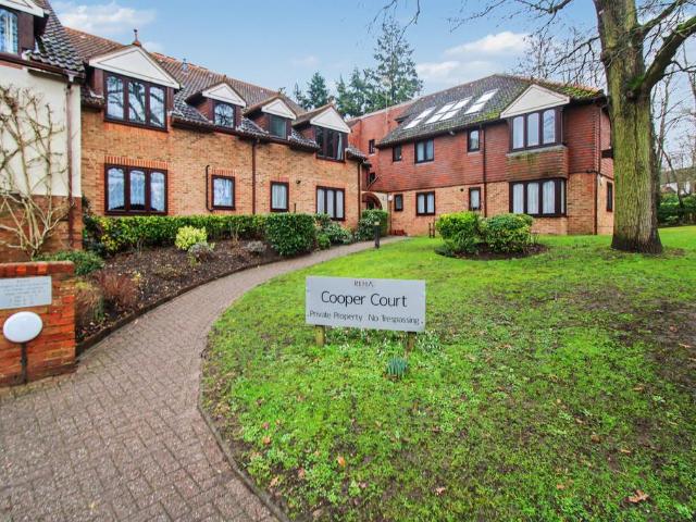 Flat for sale in Farnborough, Hampshire