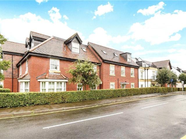 Flat for sale in Burnham, Swallow