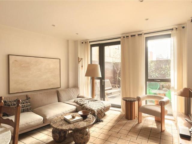 Flat for sale in Elephant and Castle, Greater London