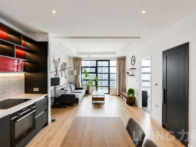 Flat for sale in London City Island, Blackwall