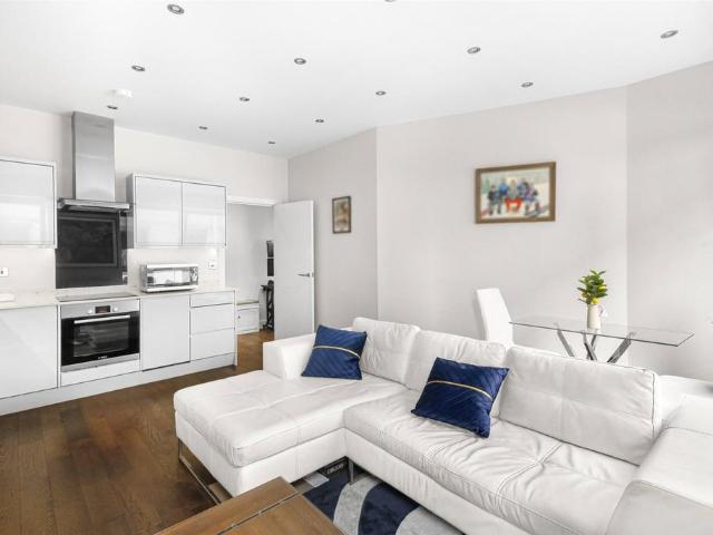 Flat for sale in Easthampstead, Bracknell