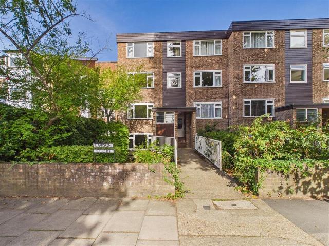 Flat for sale in Royal Borough of Kingston upon Thames, Greater London