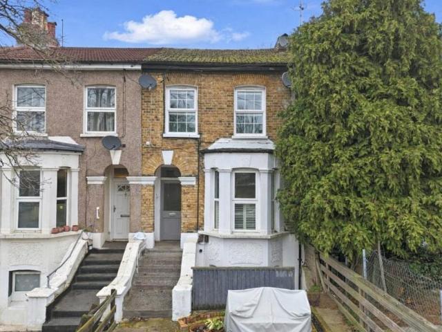 Flat for sale in Leytonstone, Greater London