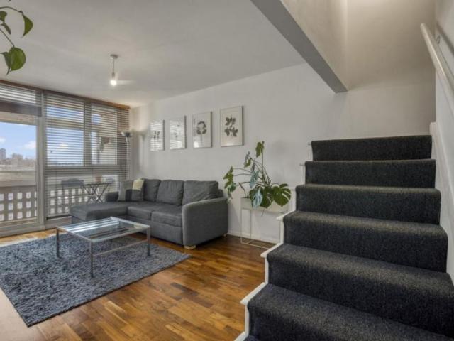Flat for sale in Barnsbury, Greater London