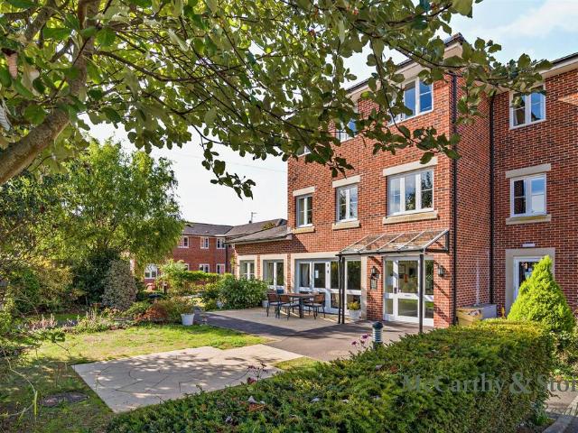 Flat for sale in Warminster, Wiltshire
