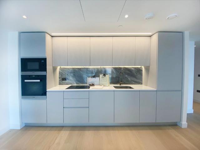 Flat for sale in Shepherd's Bush, Greater London