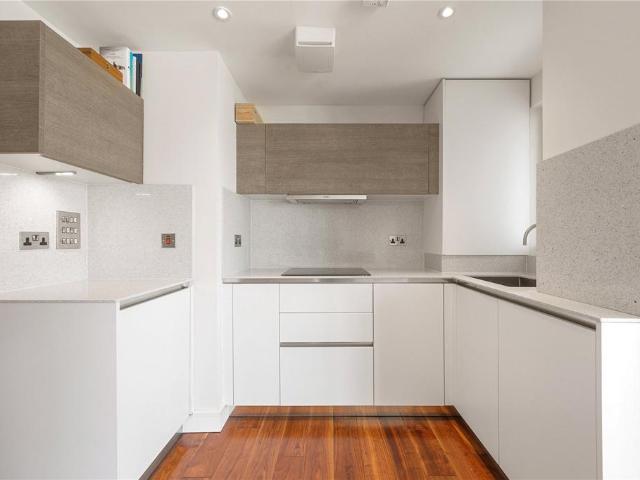 Flat for sale in Hoxton, Greater London