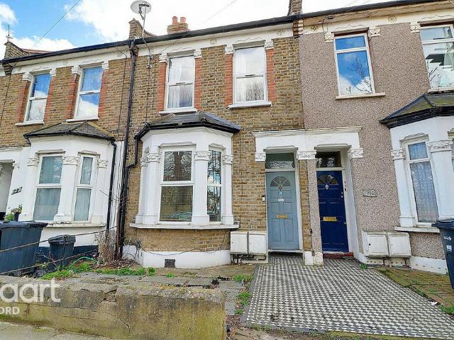 Flat for sale in London Borough of Redbridge, Greater London