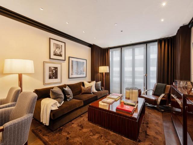 Flat for sale in Mayfair, Greater London