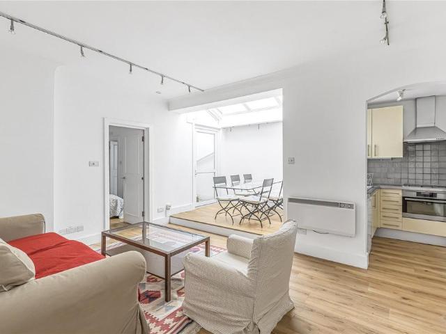 Flat for sale in South Kensington, Isle Of Man