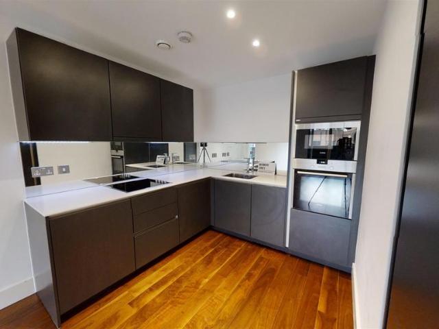 Flat for sale in Putney, Greater London