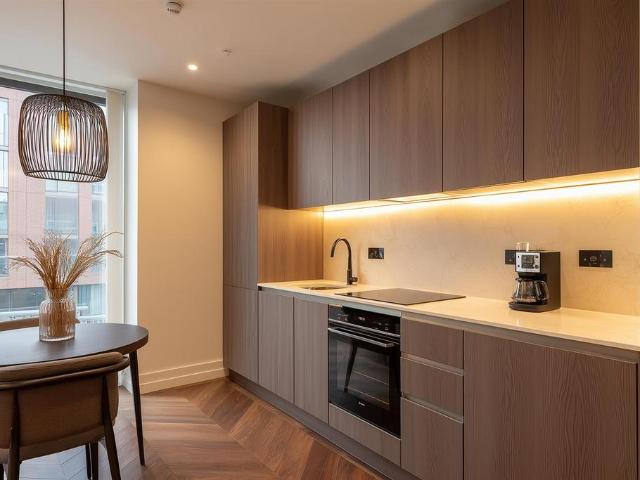 Flat for sale in Islington, Calderstones