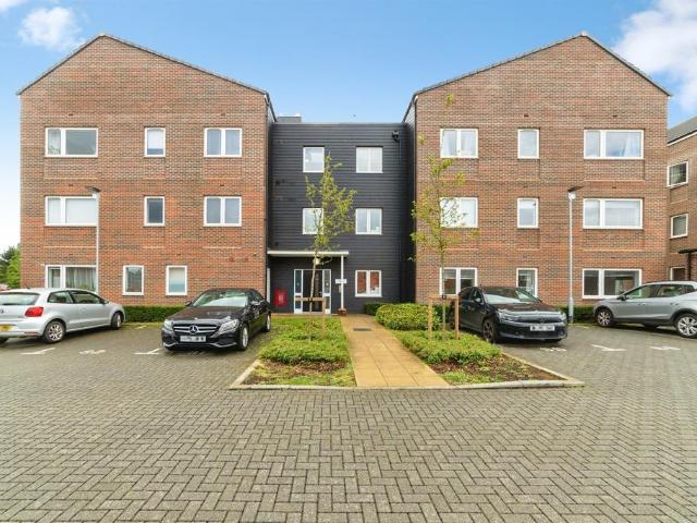 Flat for sale in Fretherne, Hertfordshire