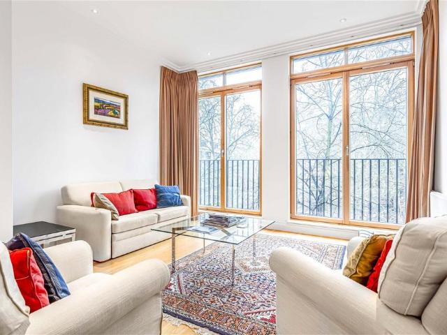 Flat for sale in Westminster, Greater London