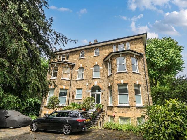 Flat for sale in Horn Park, Greater London