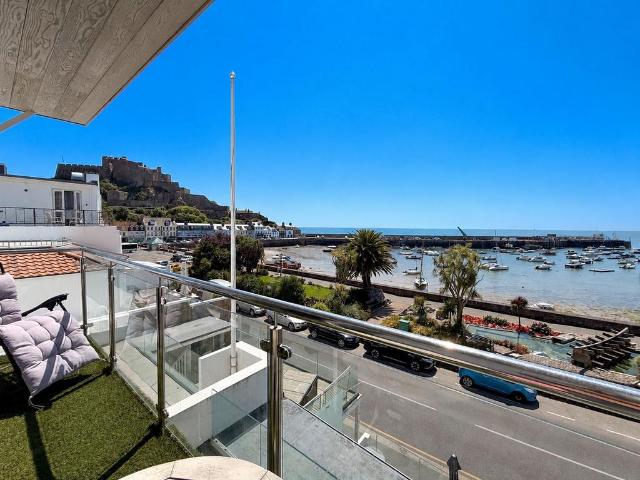 Flat for sale in Cornwall