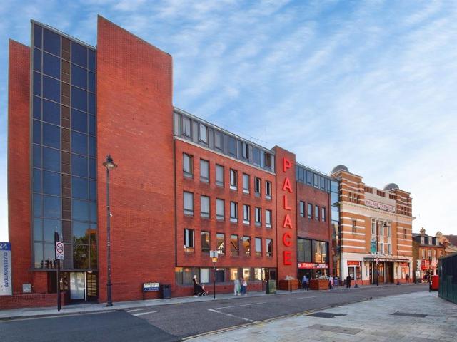 Flat for sale in Watford, Hertfordshire