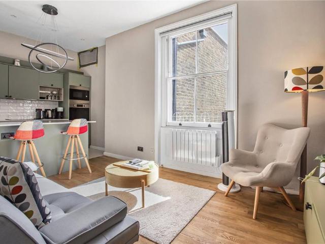 Flat for sale in Royal Borough of Kensington and Chelsea, Greater London