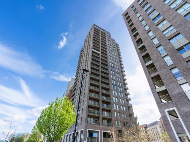 Flat for sale in London Borough of Ealing, Park Royal
