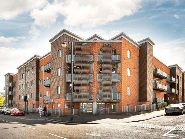 Flat for sale in Castlefield, Cressex