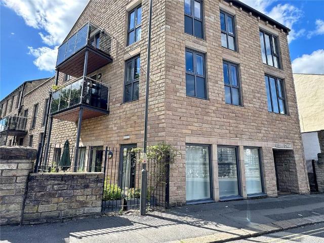 Flat for sale in Whitfield, Charlesworth