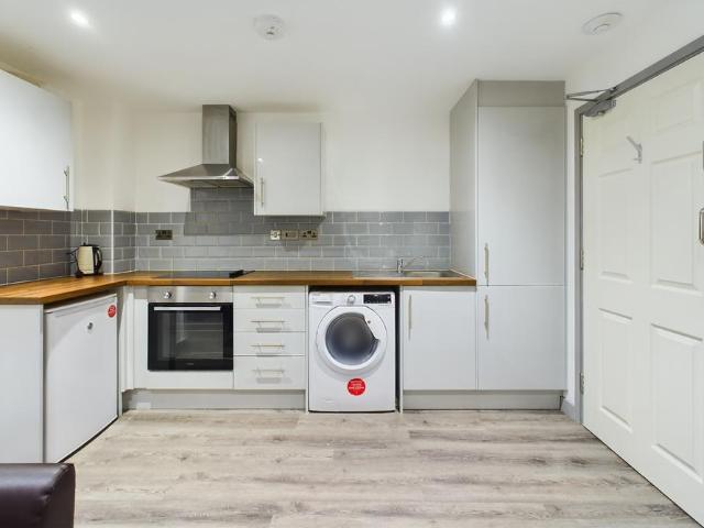 Flat for sale in Old Town, Hull