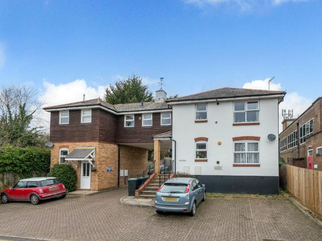 Flat for sale in Batchworth