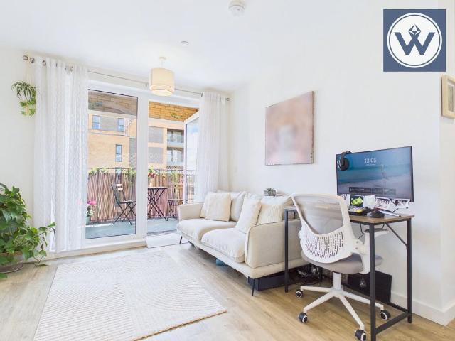 Flat for sale in London Borough of Hillingdon, Greater London