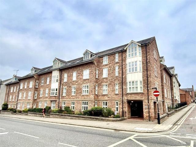 Flat for sale in Durham