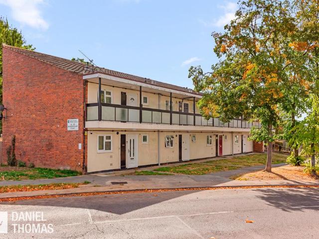 Flat for sale in Epping, Essex