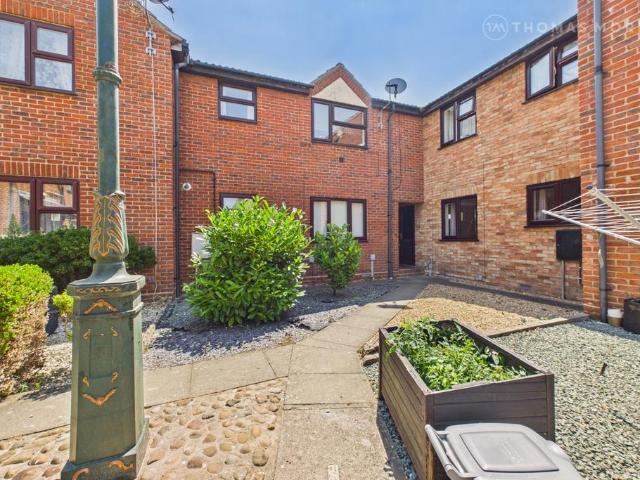 Flat for sale in Huntingdon, Cambridgeshire