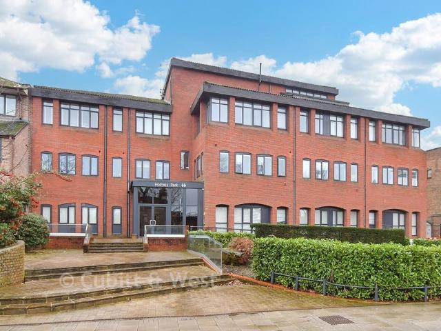 Flat for sale in Highwood, Horsham