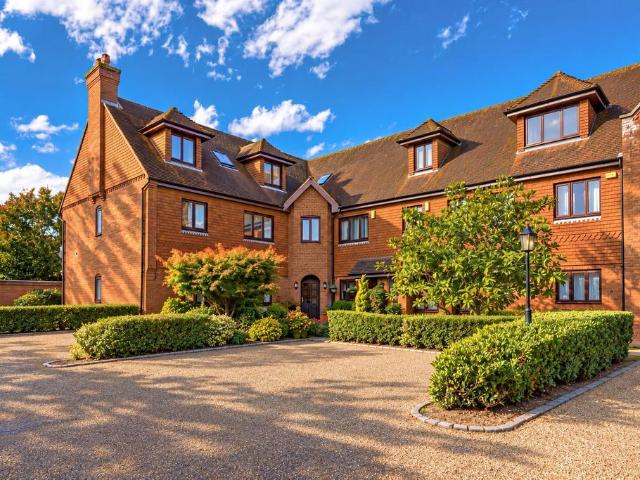Flat for sale in Walton On The Hill, Reigate and Banstead