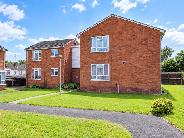 Flat for sale in Mill End, Green Close