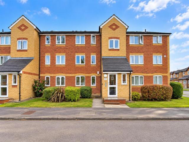 Flat for sale in London Borough of Hounslow, Greater London