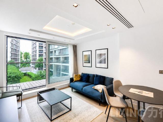 Flat for sale in Kensington, Greater London