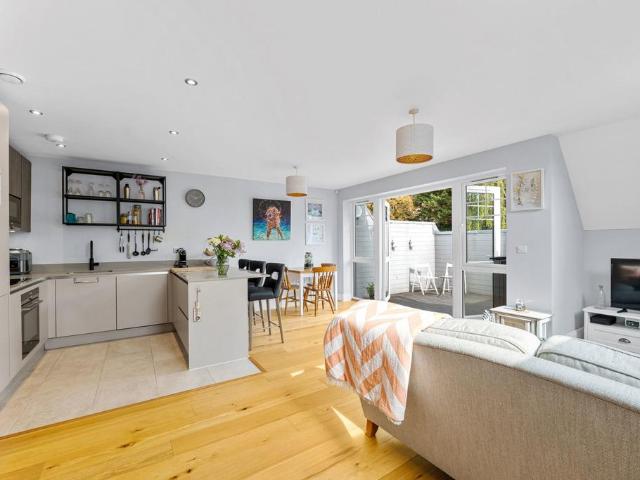 Flat for sale in London Borough of Croydon, Purley