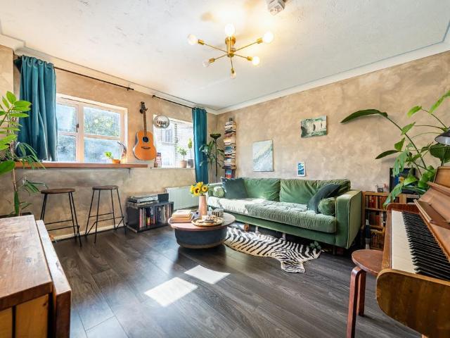 Flat for sale in London Borough of Lewisham, Brockley