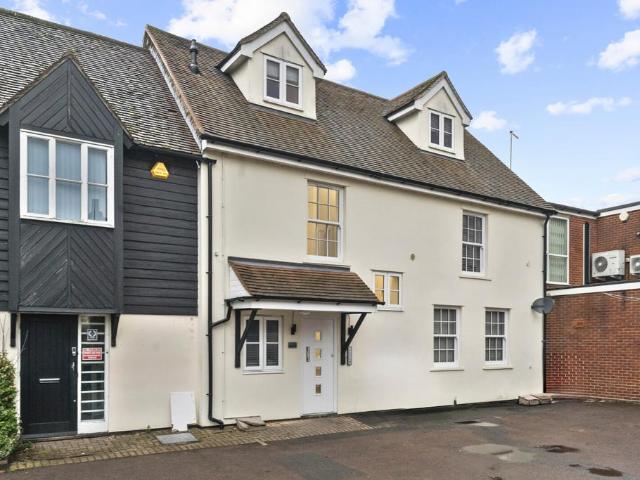Flat for sale in Sawbridgeworth, Colliers End