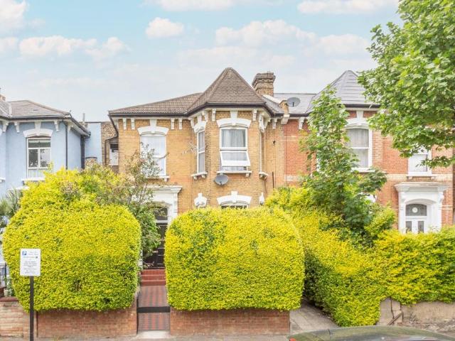 Flat for sale in West Hackney, Upper Clapton