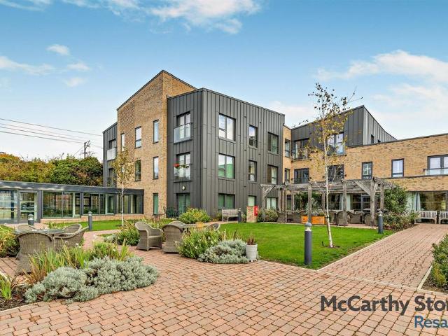 Flat for sale in Jubilee Industrial Centre, King's Walden
