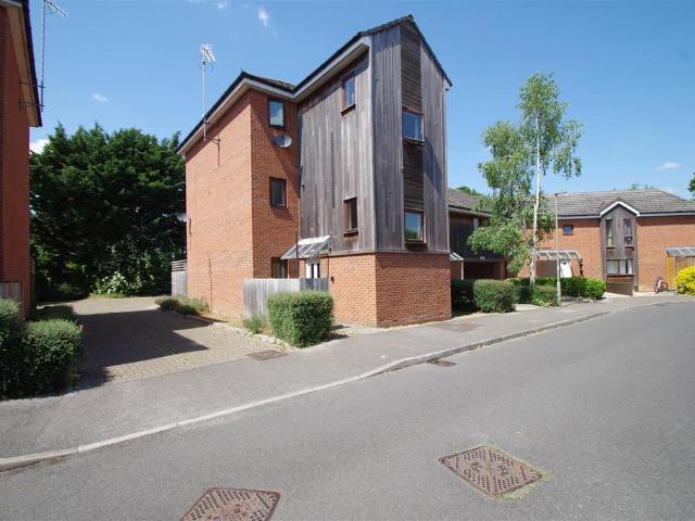 Flat for sale in Highcroft, Berrick Salome