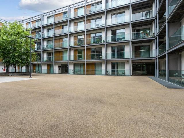 Flat for sale in Finsbury Park, Greater London